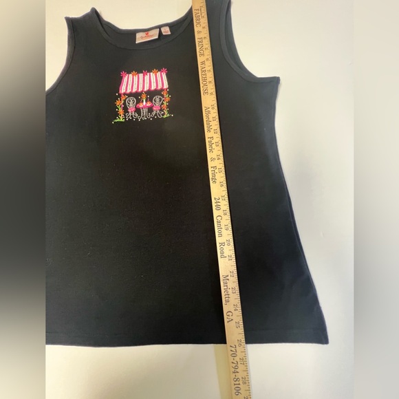 QUAKER FACTORY BY JEANNE BICE BLACK SLEEVELESS TOP SIZE LARGE  EMBROIDERED - Picture 3 of 9